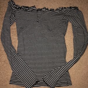 Aeropostale shoulder cut long sleeve Tee